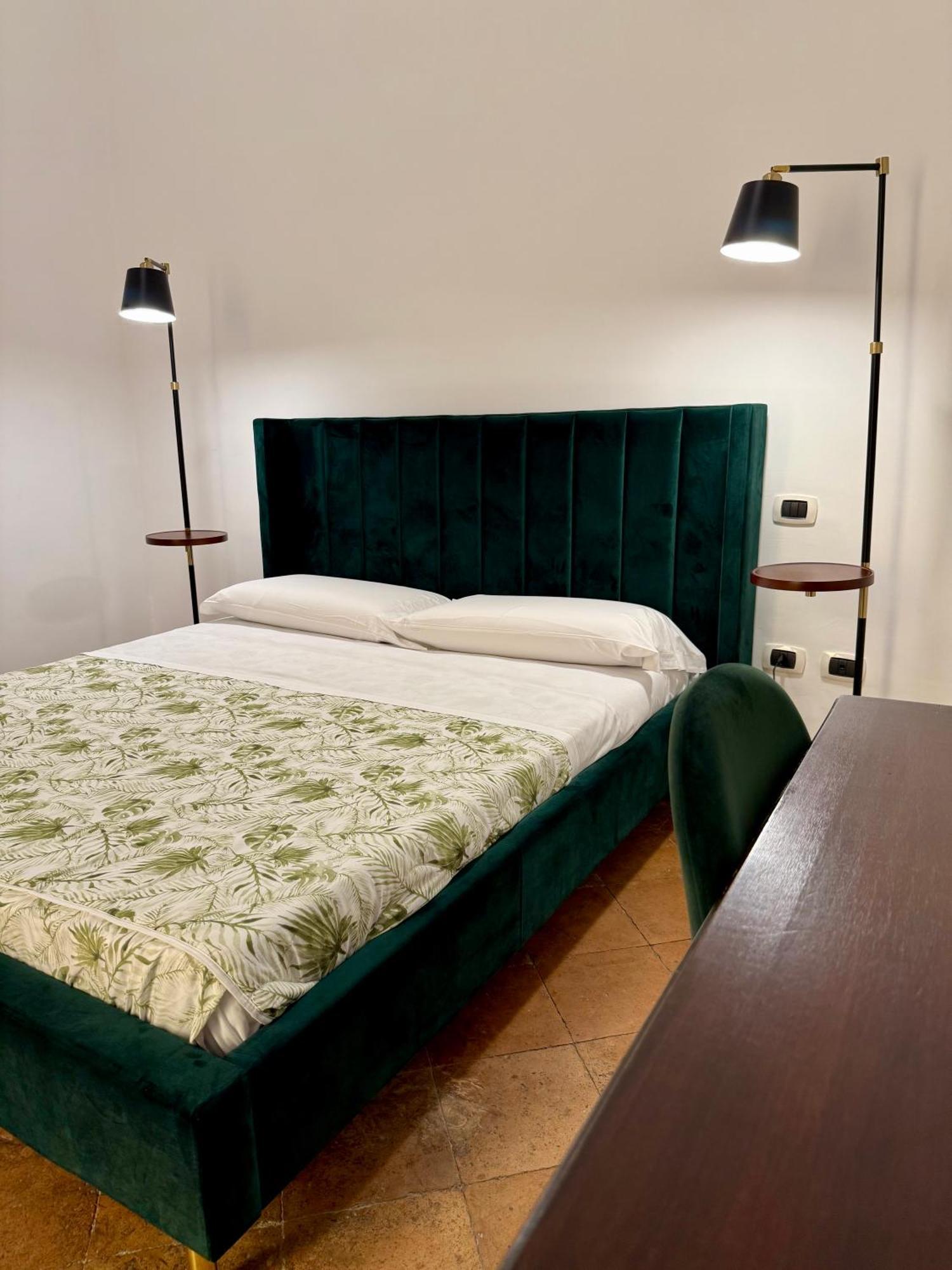 Holiday Houses Napoli เนเปิลส์ ภายนอก รูปภาพ