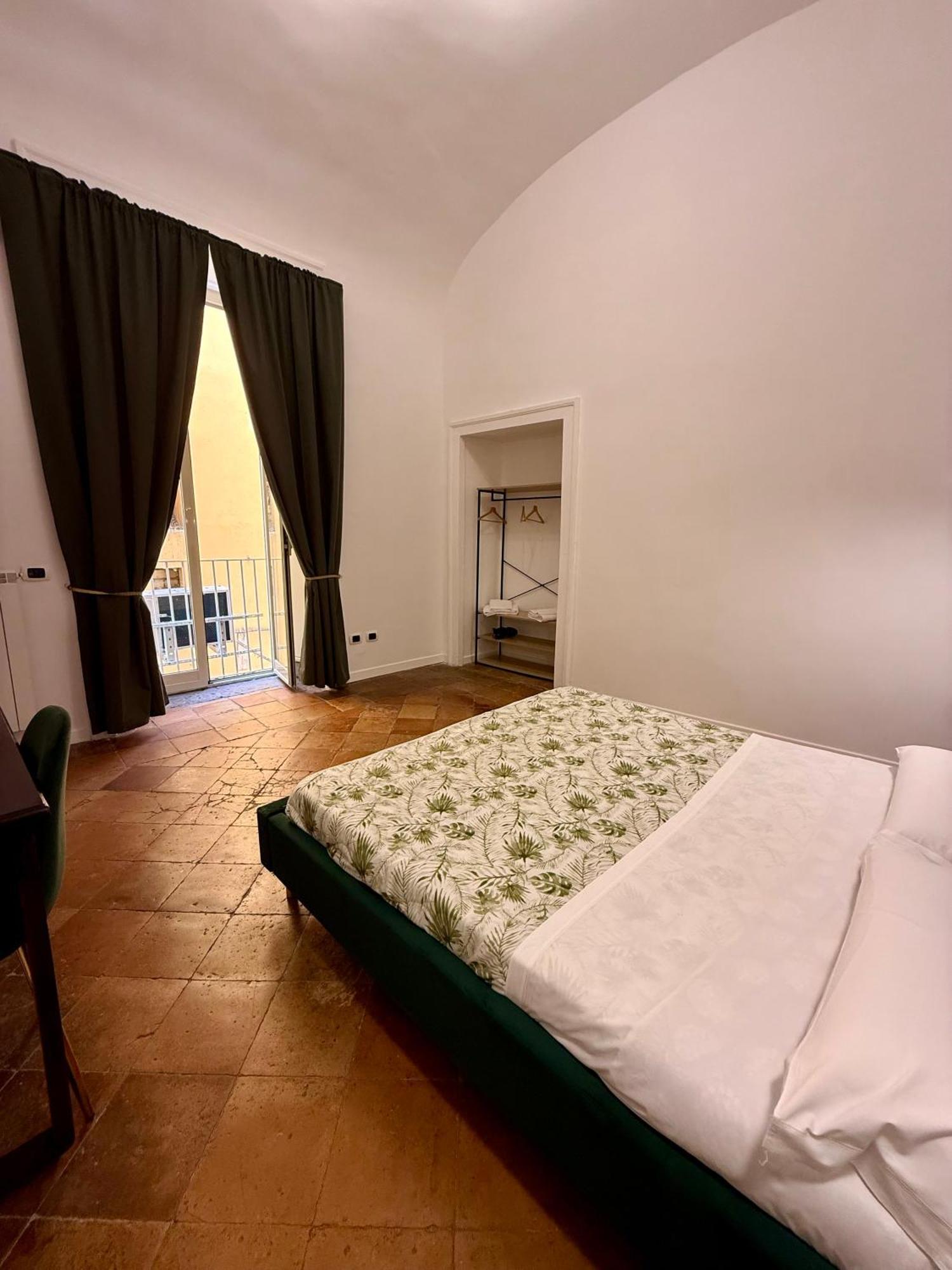 Holiday Houses Napoli เนเปิลส์ ภายนอก รูปภาพ